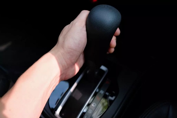 روشن شدن چراغ هشدار دهنده گیربکس